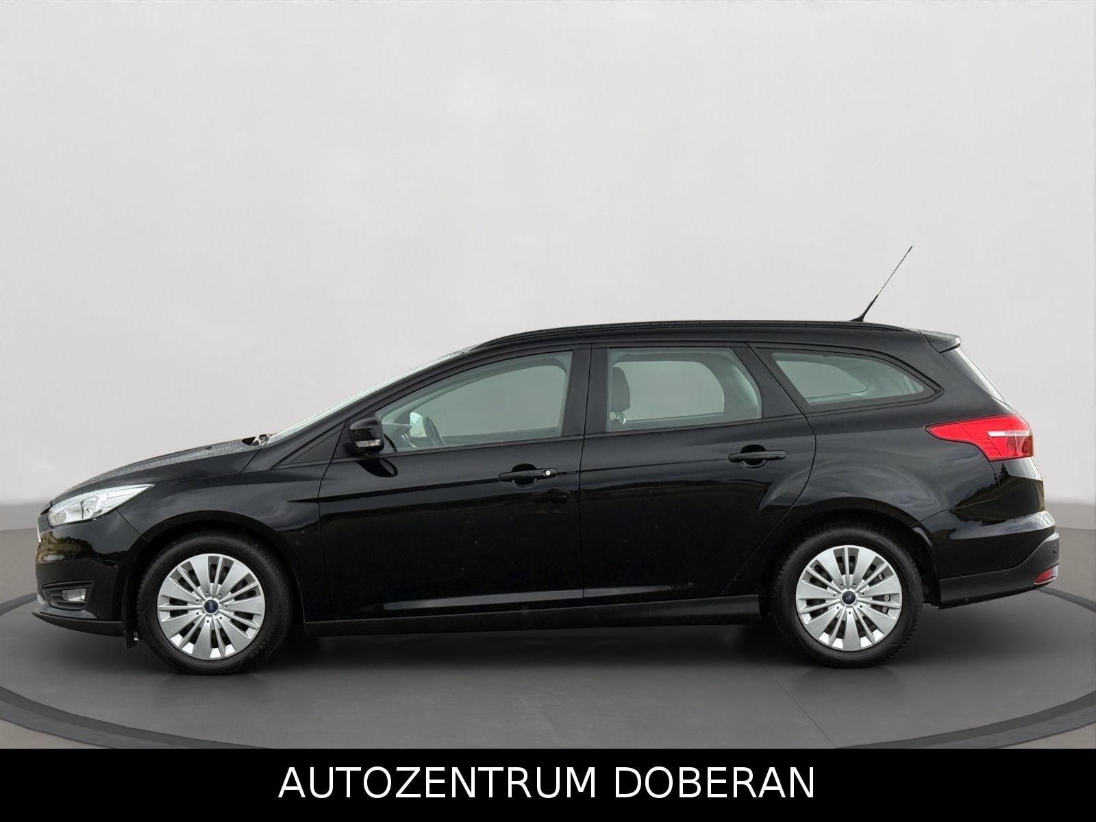 Ford Focus 2015 — rear view