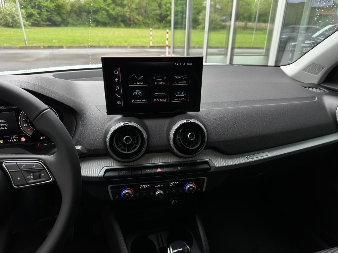Fahrzeugabbildung Audi Q2 35 1.5 TFSI S-Line Kamera,LED,SHZ,Keyless,PDC