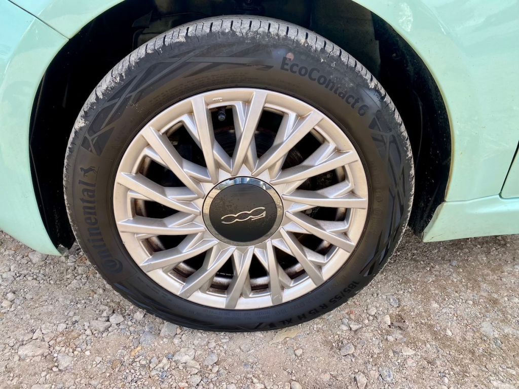 Fahrzeugabbildung Fiat 500 1.2 Dualogic Lounge HAGEL KLIMA CARPLAY PDC