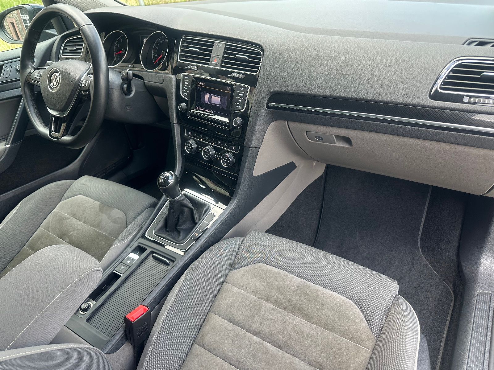 Fahrzeugabbildung Volkswagen GOLF VII R LINE+HIGHLINE BMT