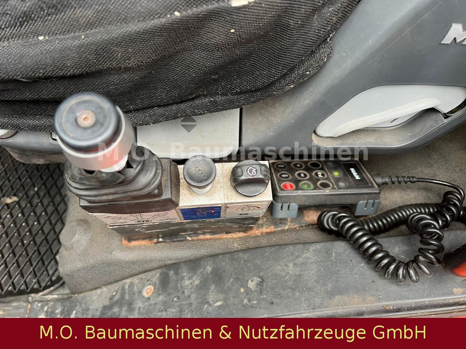 Fahrzeugabbildung MAN TGS 26.440 / 6x6 /3-Seitenkipper / Plane / AC /
