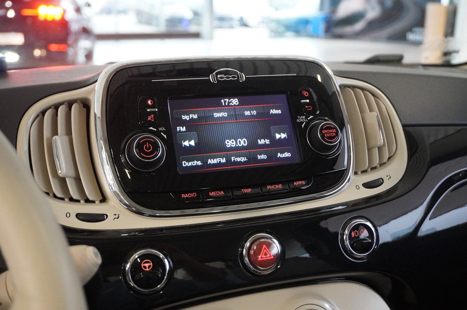 Fahrzeugabbildung Fiat 500 1.2 LOUNGE LED/PANO./USB/NEBEL/TOUCH/PDC
