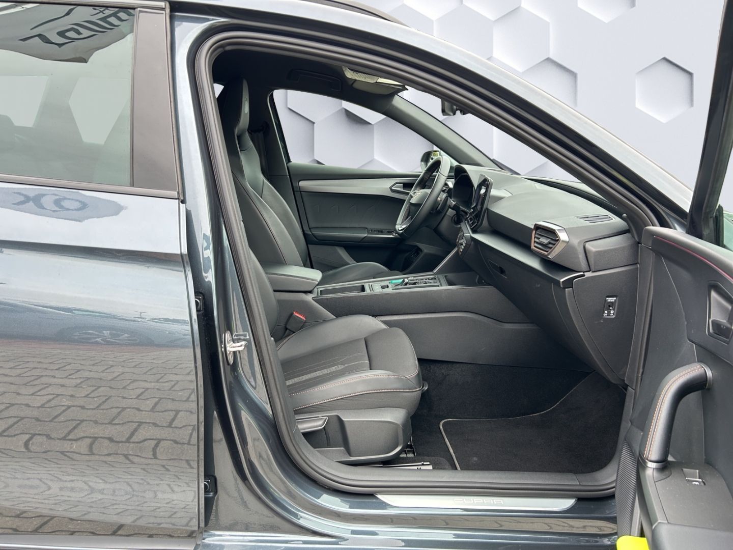 Leon 1.4 e-HYBRID DSG 110kW LED AHZV Sitzheizung