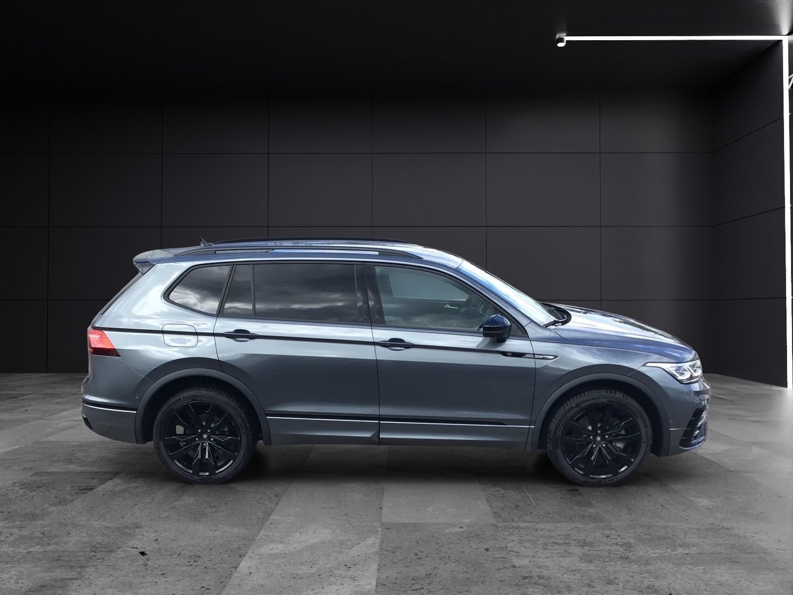 Fahrzeugabbildung Volkswagen Tiguan Allspace R-Line TDI 4M Matrix STHZG AHK H