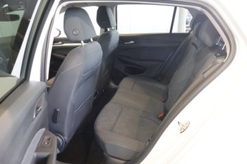 Volkswagen Golf VIII 2.0 TDI Life AID+ACC+LED+KAM+CARPLAY