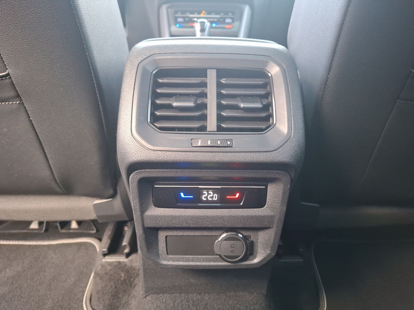 Fahrzeugabbildung Volkswagen Tiguan Allspace TSI R-Line DSG 4M Matrix Navi AI