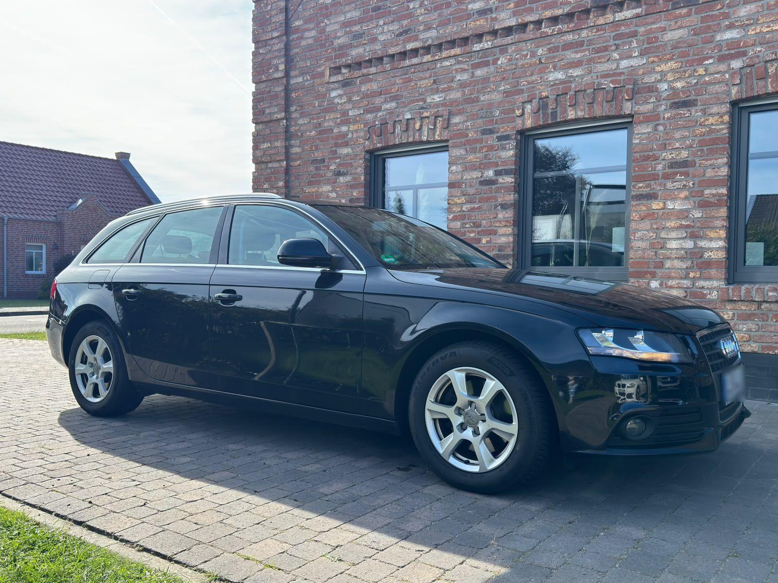 Audi A4 2010 — photo 7