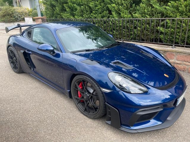 Porsche Cayman GT4 RS