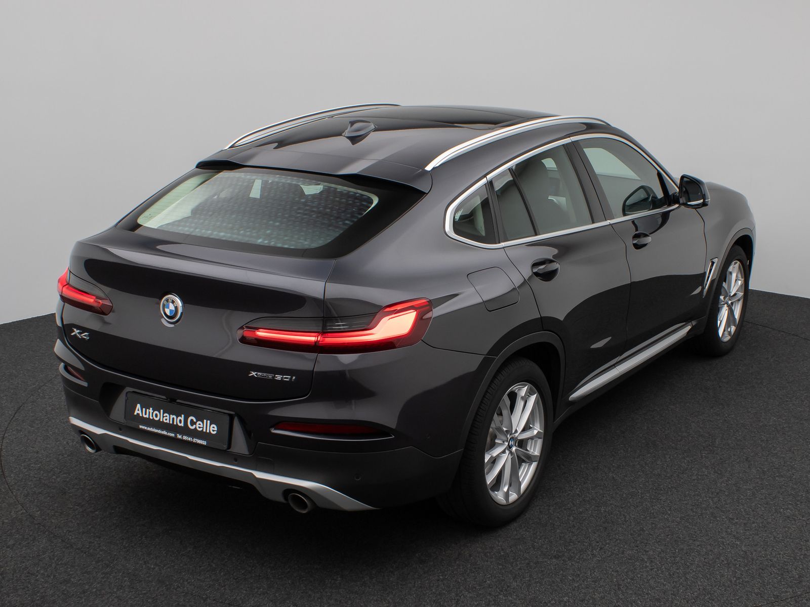 Fahrzeugabbildung BMW X4 xD30i xLine Panorama Kamera HUD HiFi DisplKey