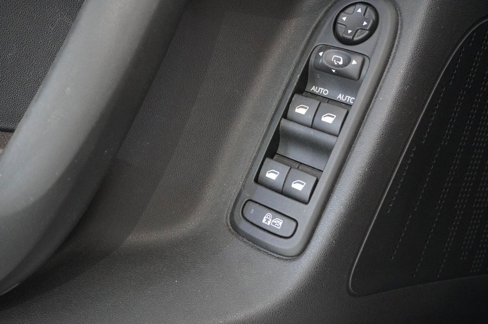 Fahrzeugabbildung Citroën C3 PureTech 1.2 SELECTION KLIMA/PDC/TEMP./USB