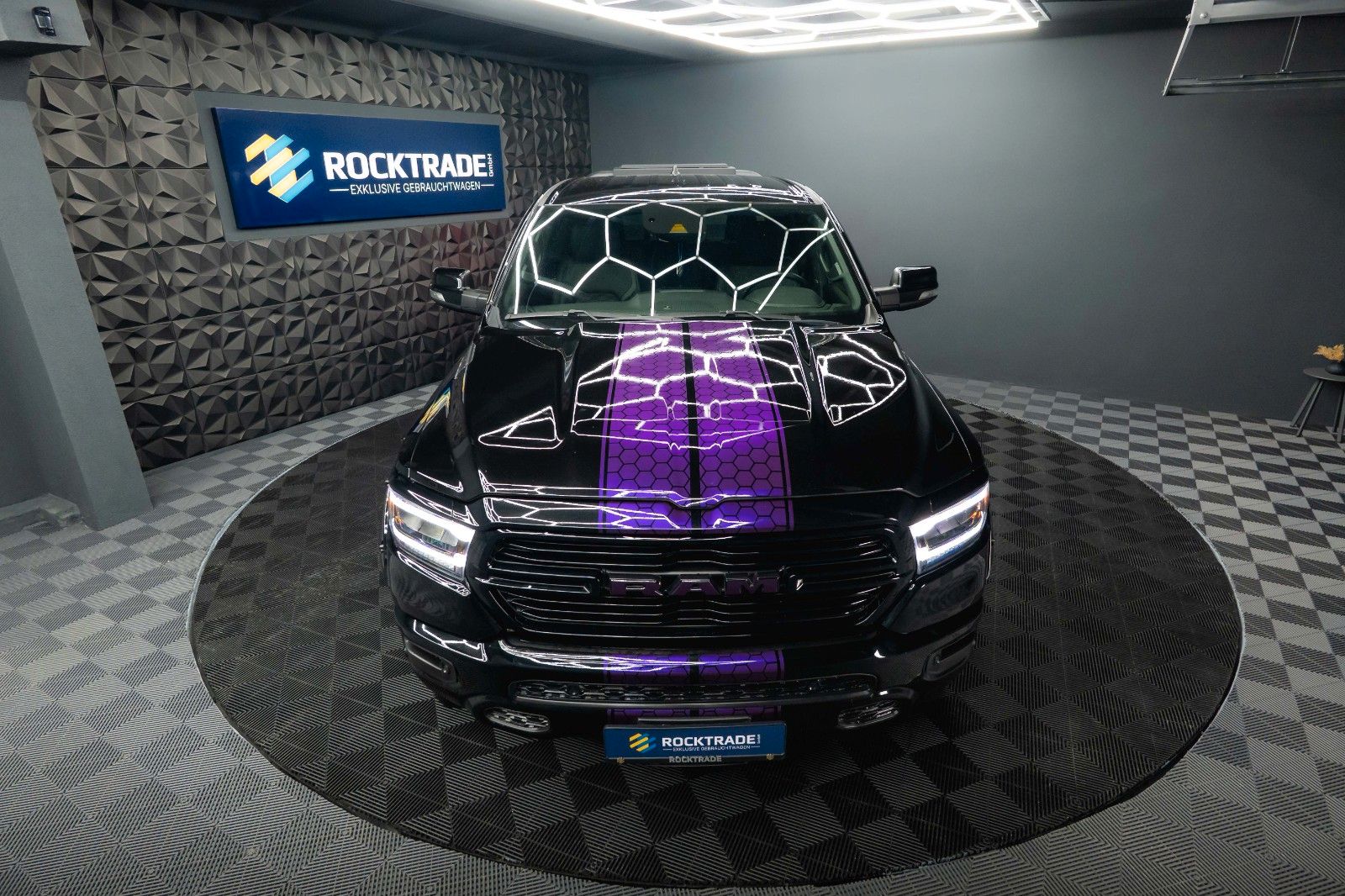 Fahrzeugabbildung Dodge RAM 5.7 V8 HEMI 4x4 OFFROAD Night-Paket *LED*19%