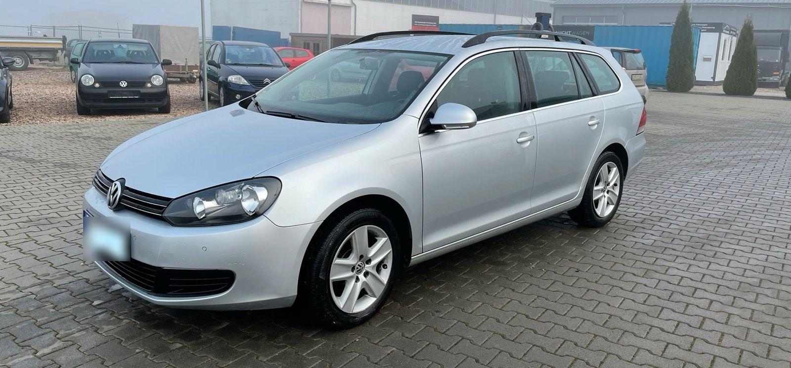 Volkswagen Golf 2010 — rear view