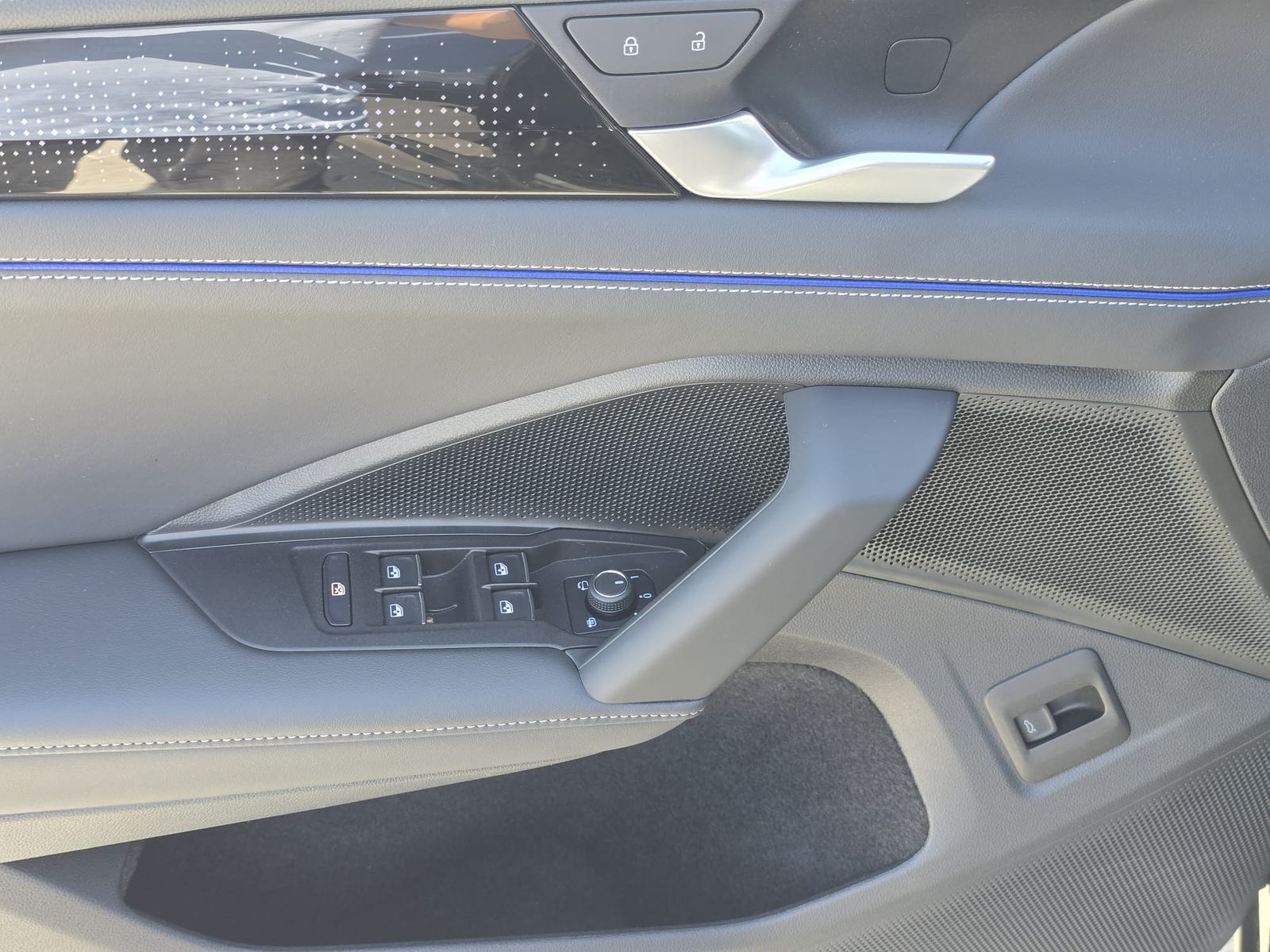 Fahrzeugabbildung Volkswagen Tiguan 2.0 TDI 4M R-Line PANO*H&K*AHK*MATRIX*20"