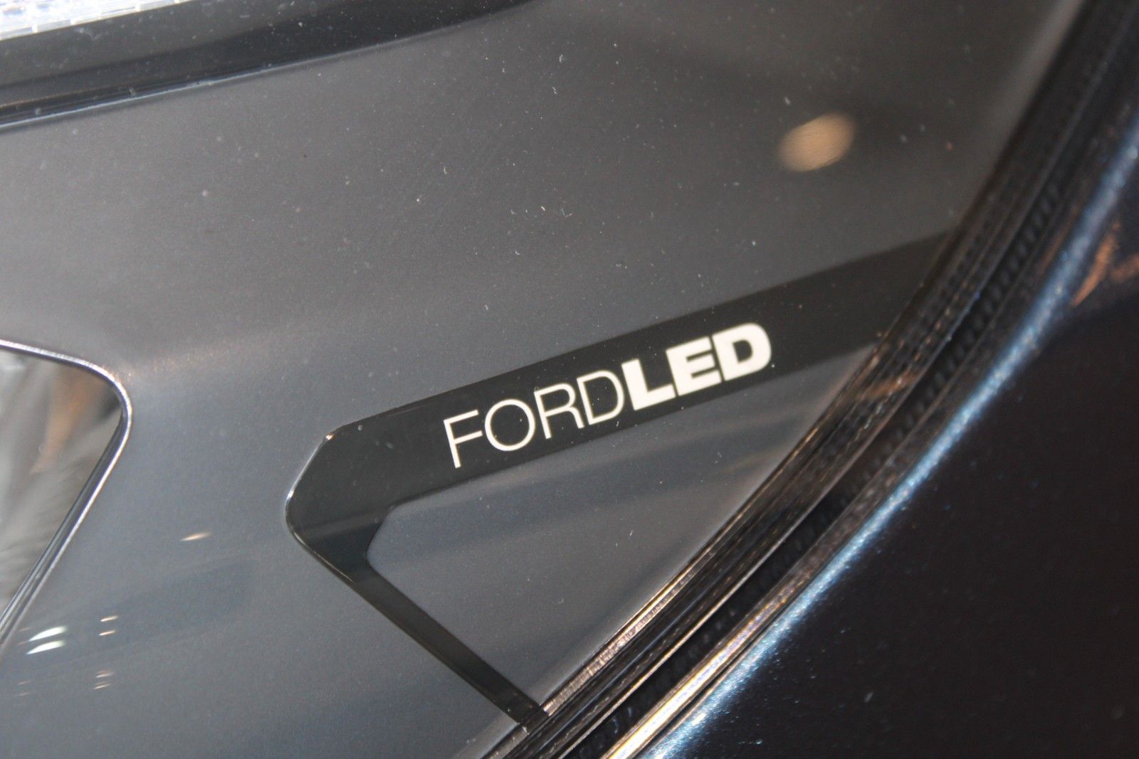 Fahrzeugabbildung Ford Tourneo Custom L1 Titanium 8-Sitze LED NAVI AHK