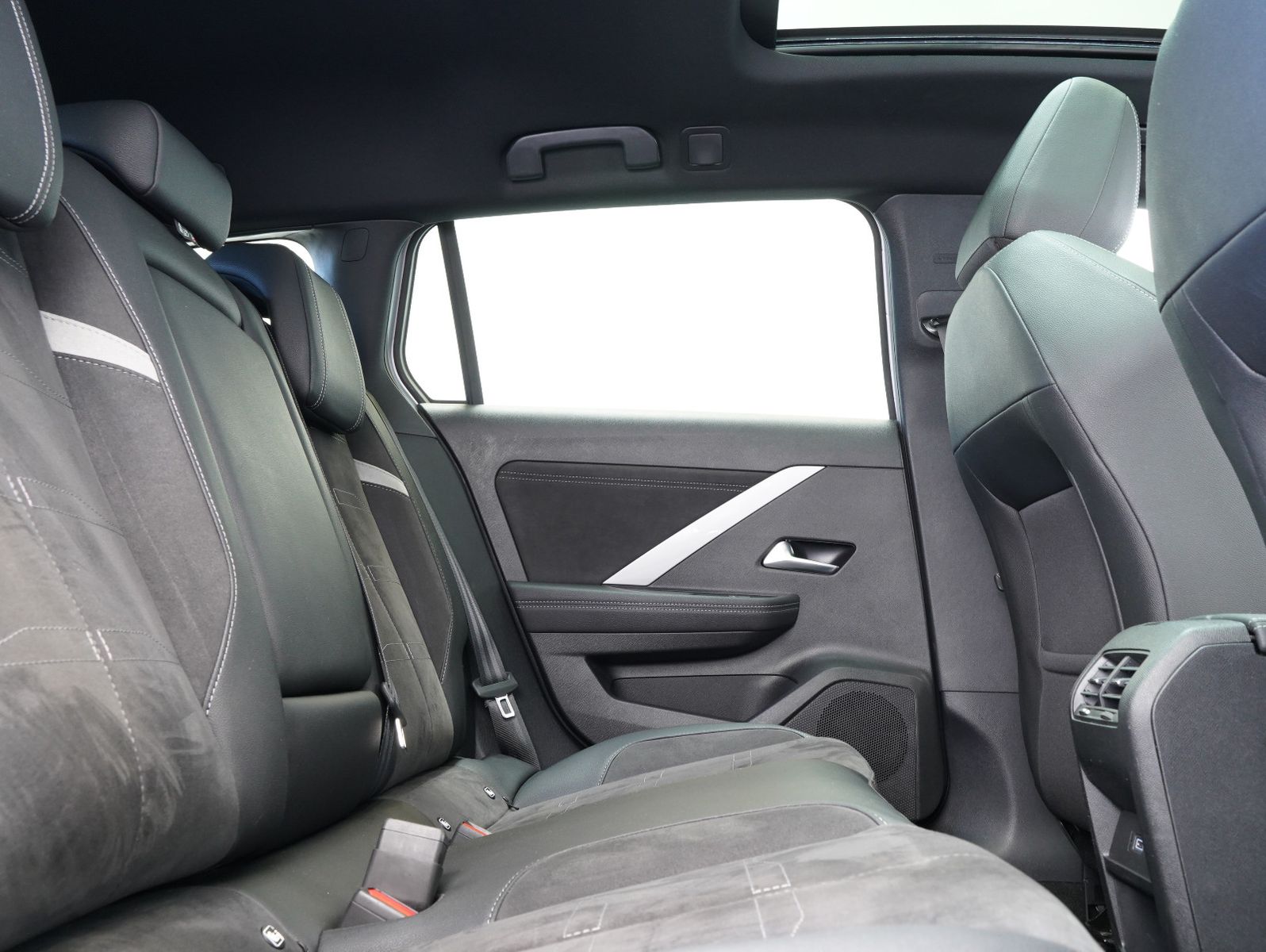 Fahrzeugabbildung Opel Astra L 1.5 D Sports Tourer GS Line PANO