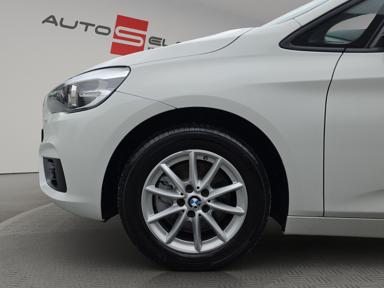 Fahrzeugabbildung BMW 218 2 Active Tourer 218 i TÜV SERVICE NEU