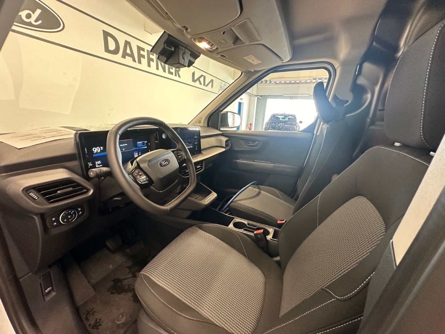 Fahrzeugabbildung Ford Transit Courier BEV Trend Kamera Verkehrszeichen
