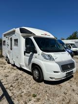 Roller Team 255P mit Festbett, Klima, Dusche, Funktional - Roller Team Teilintegrierter