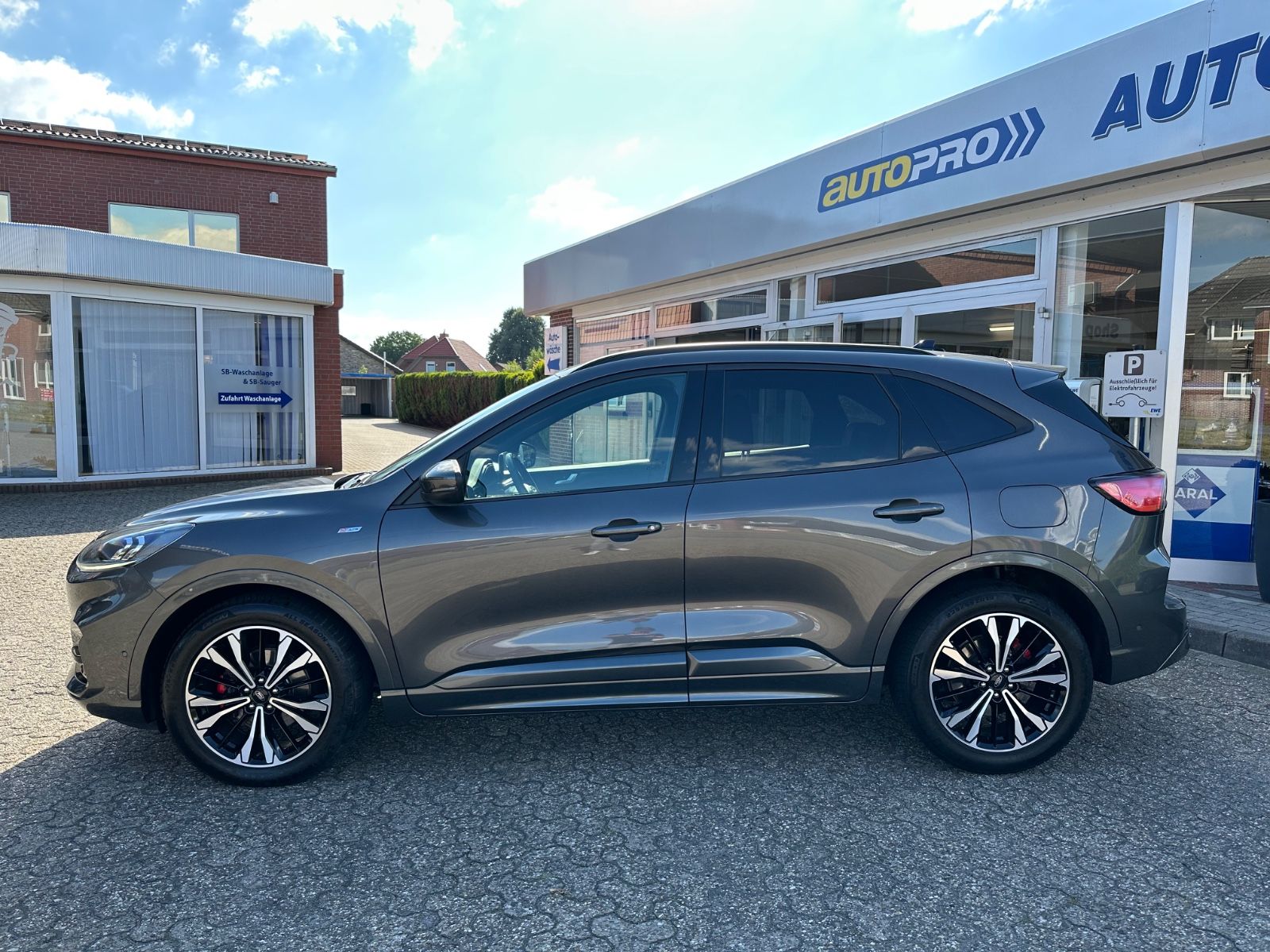 Fahrzeugabbildung Ford Kuga 2.0 EB ST-Line X 4x4/AHK/LED/B&O/HUD