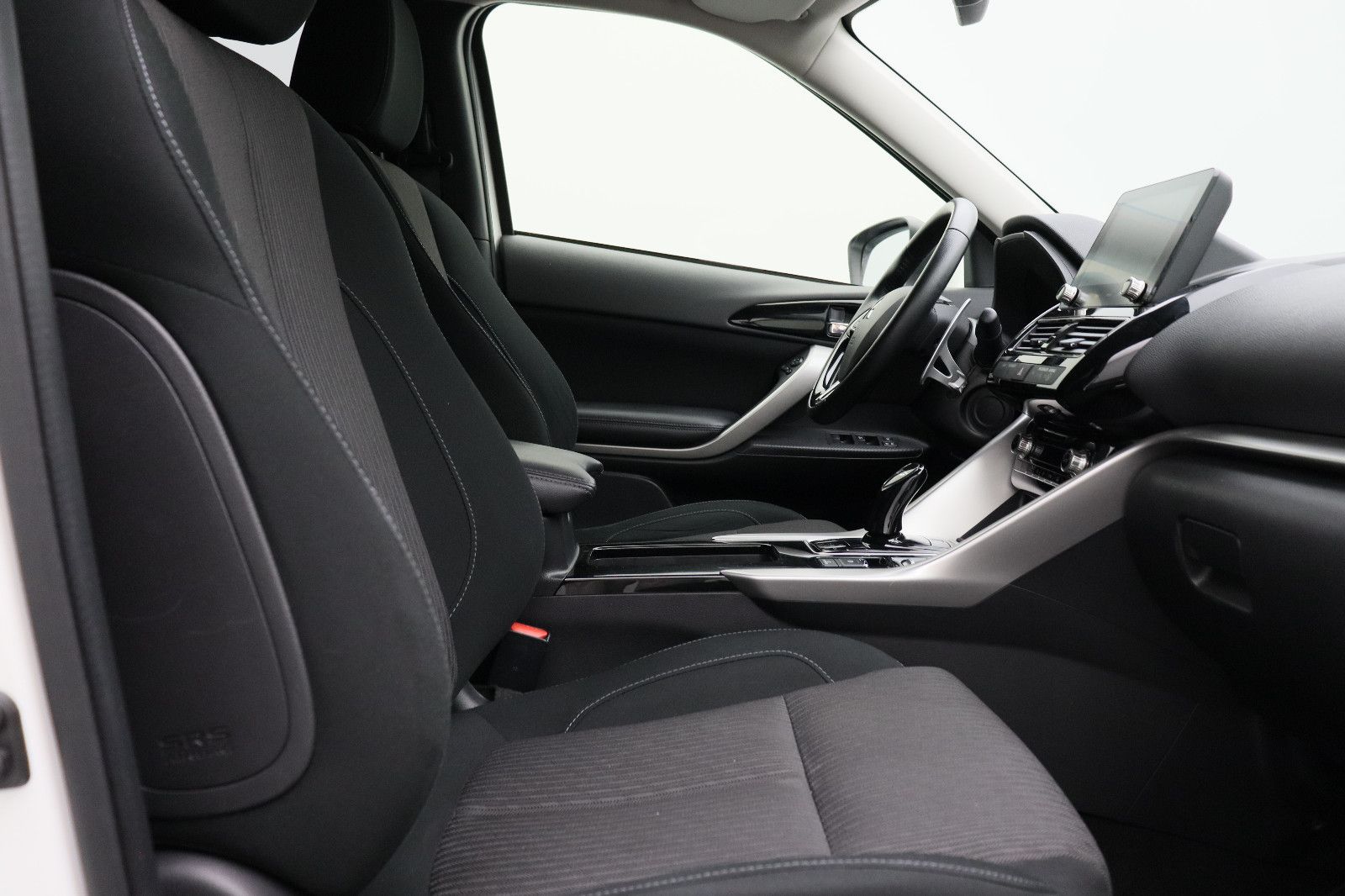 Fahrzeugabbildung Mitsubishi Eclipse Cross 2.4 Basis Hybrid 4WD