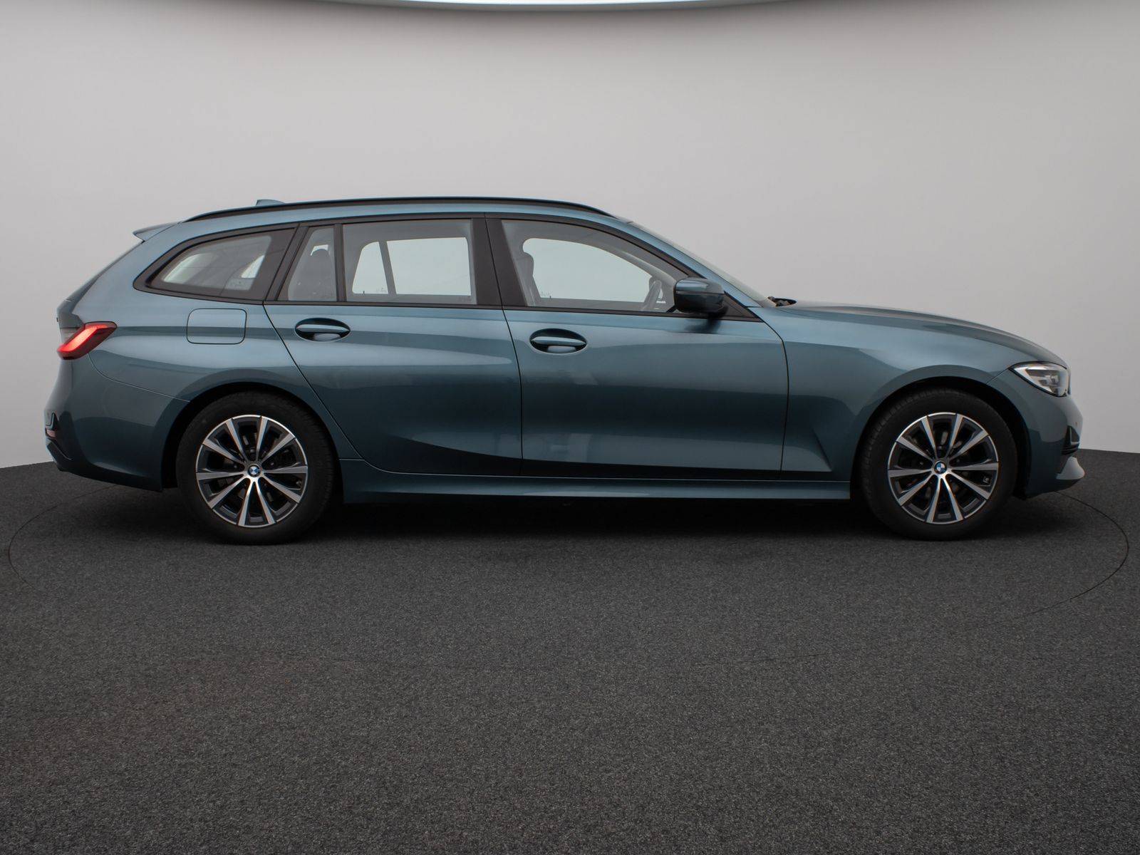 Fahrzeugabbildung BMW 320d Panorama DAB PDC Sitzhzg Geschwindigkeitsre