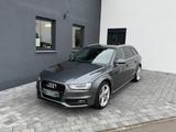 Audi A4 Avant 2.0TDI Attraction quattro/S-line - mit Diesel-Antrieb: Grau, Alcantara, Spurhalteassistent
