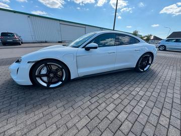 صورة 3 لـ 2020 Porsche TAYCAN