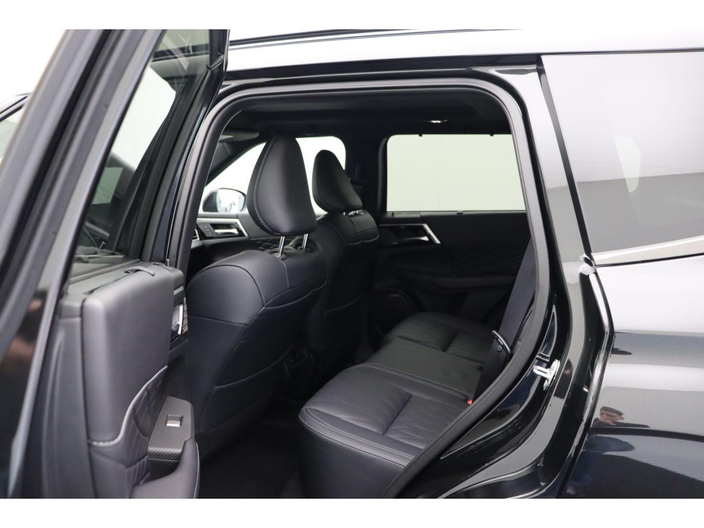 Fahrzeugabbildung Mitsubishi Plug-in Hybrid Outlander Diamant TOP Black mit L