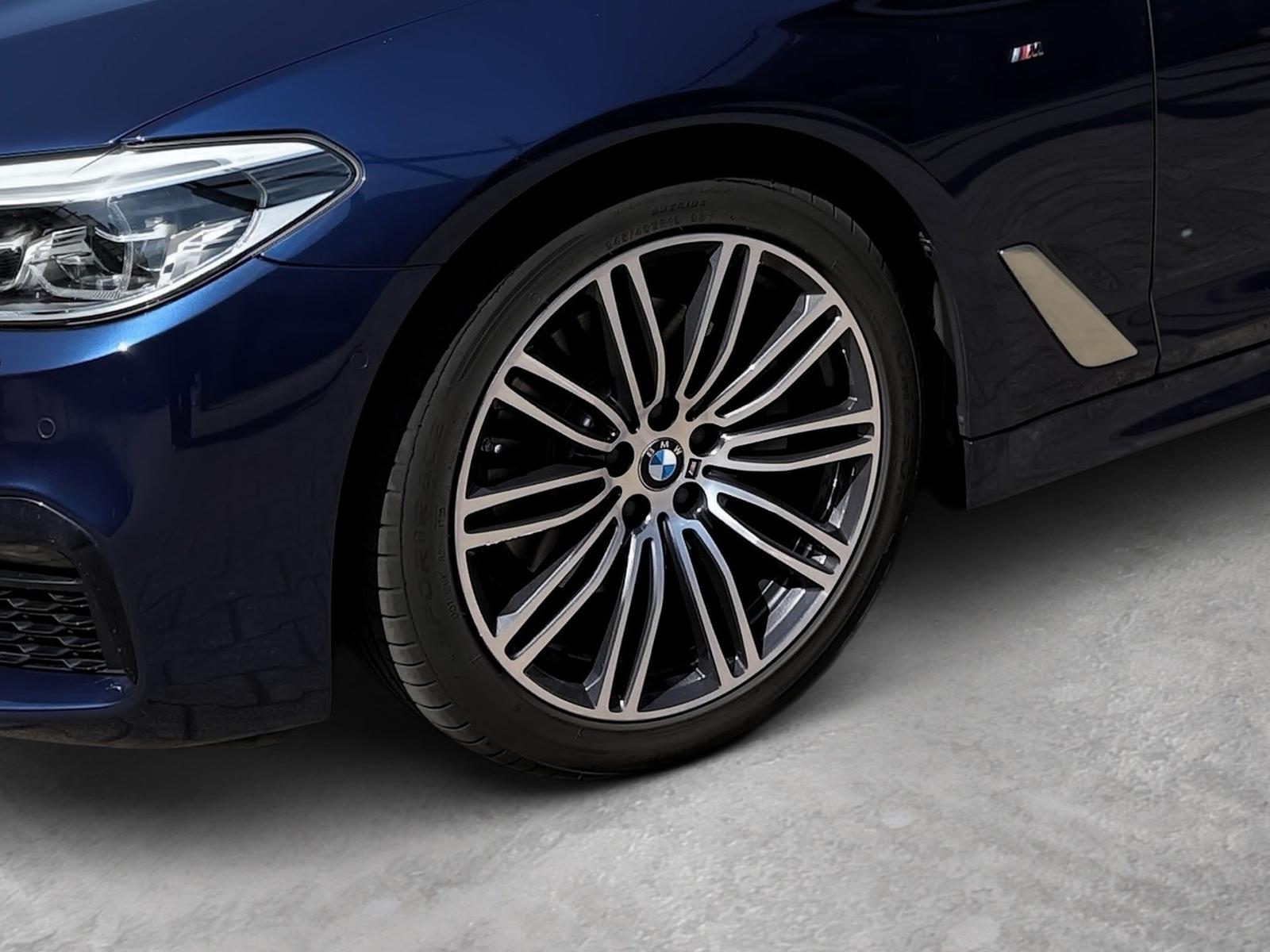 BMW 520d M SPORTPAKET+PANORAMA+AHK+MASSAGE+NIGHT VIS