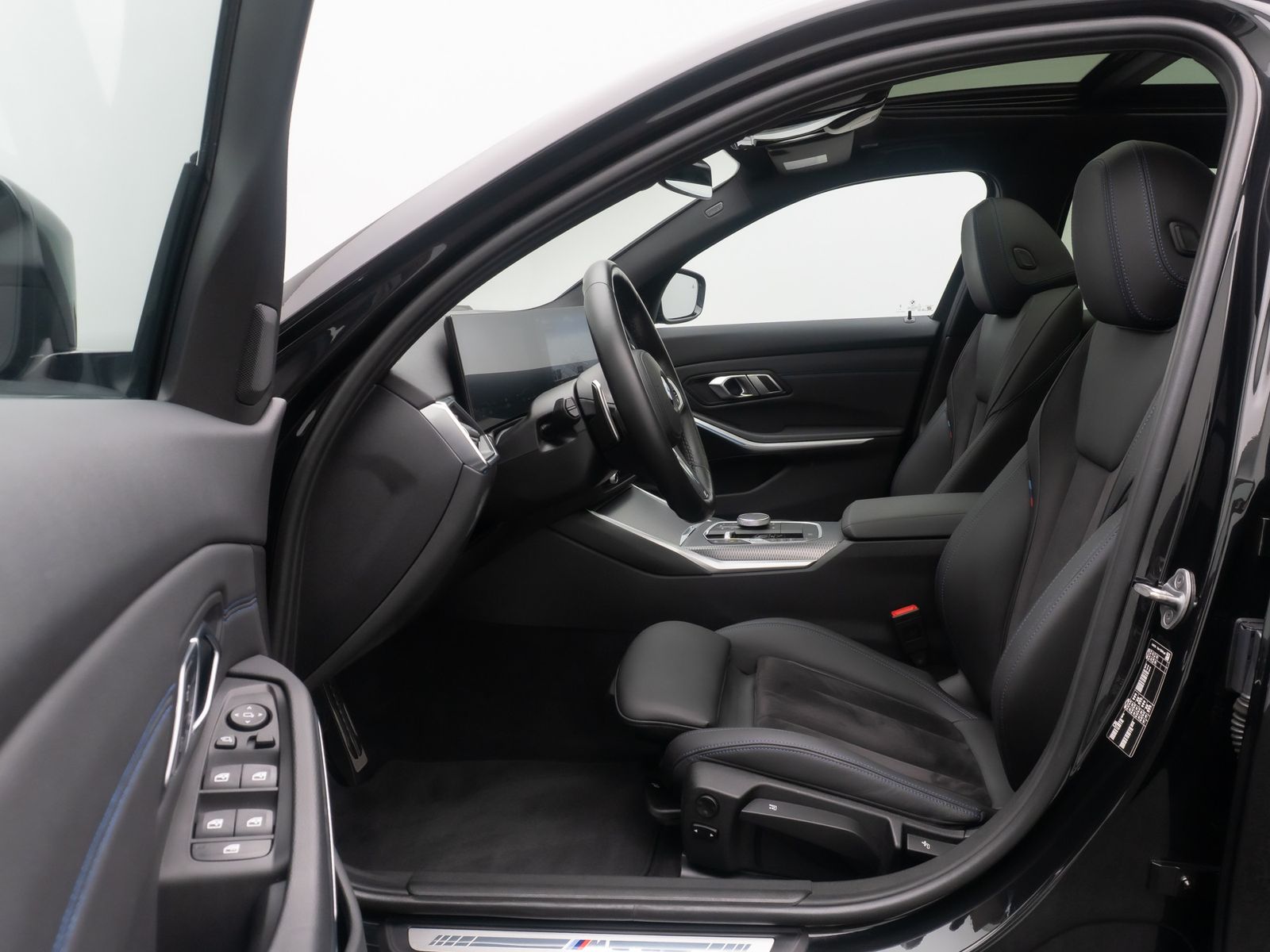 Fahrzeugabbildung BMW 330i M Sport HUD Panorama DAB HiFi AHK 19Zoll