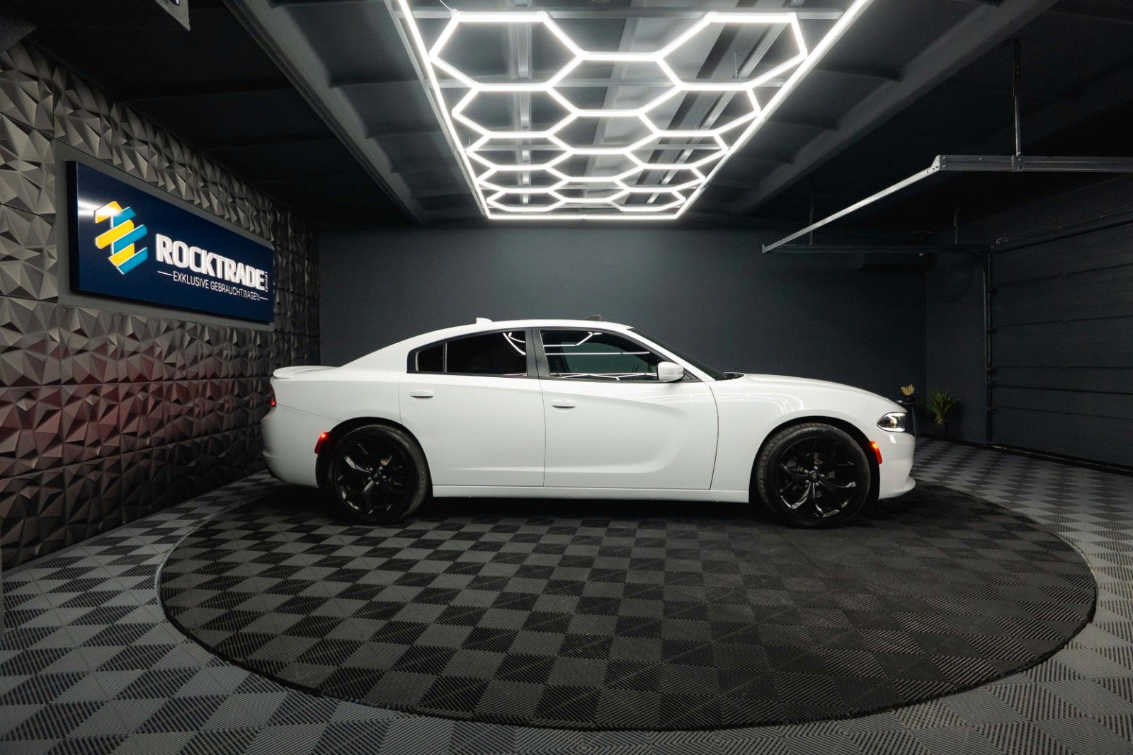 Fahrzeugabbildung Dodge Charger 3.6 Night-Paket | LED | Unfallfrei | 20'