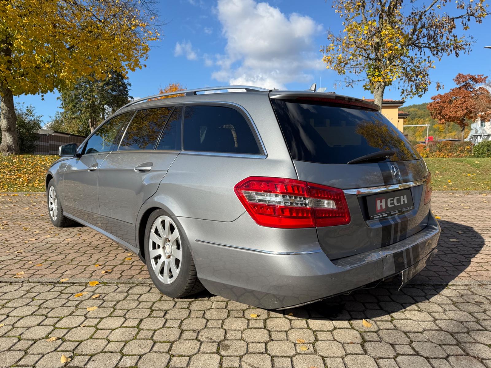 Mercedes-Benz E300 2012 — photo 19