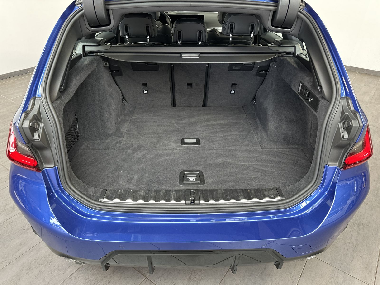 Fahrzeugabbildung BMW 330d Touring M-Sport NAV+LED+ACC+HEAD-UP+H&K+AHK