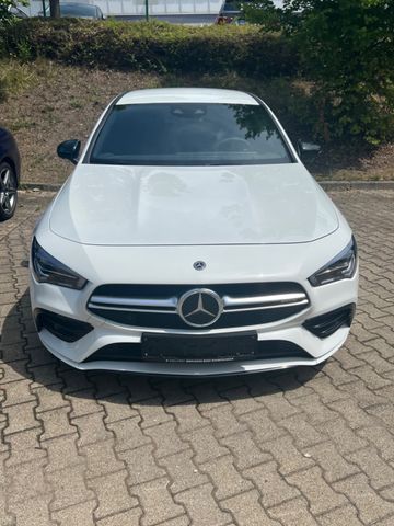 Mercedes-Benz CLA 35 AMG Shooting Brake  4 MATIC