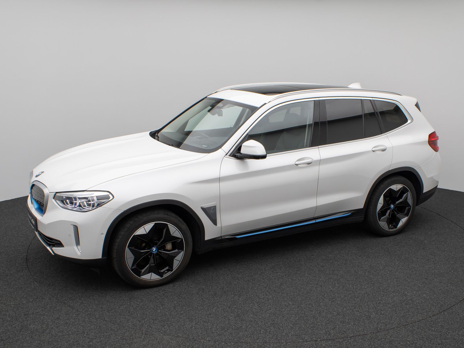Fahrzeugabbildung BMW iX3 Impressive 360°HUD DAB H/K Komfort 20Zoll