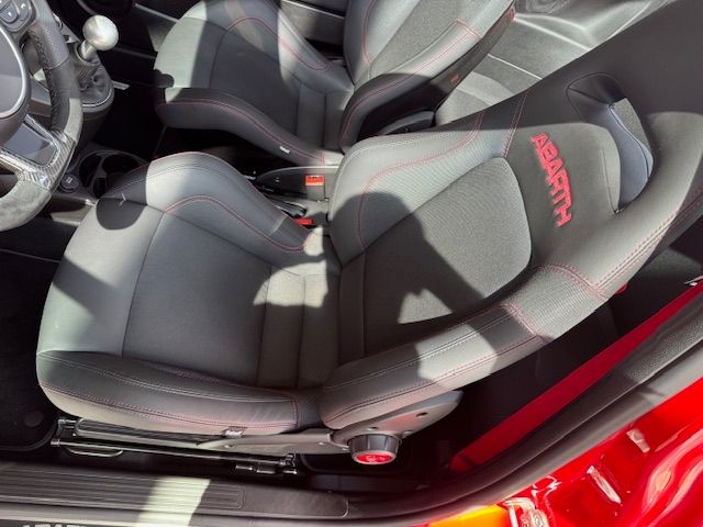Fahrzeugabbildung Abarth 595C  Esseesse Estetico BEATS AKRAPOVIC