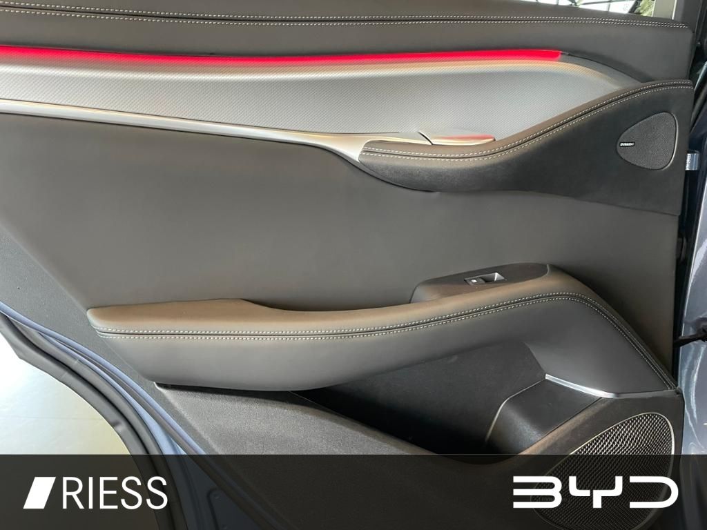 BYD SEALION 7