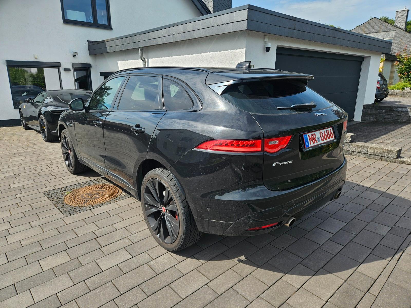 Jaguar F-Pace S AWD Black Pack S 22"/eAHK/Pano/Kamera