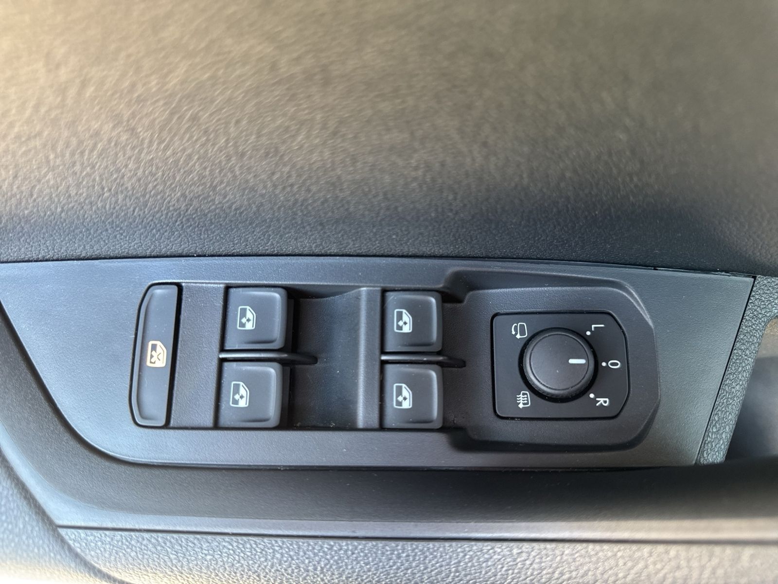 Karoq 2.0 TDI Tour 4x4, AHK, RearView, ACC,Navi,
