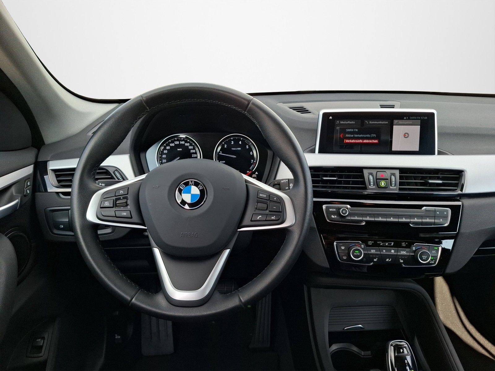 BMW X1 xDrive 20 i Advantage AUTOMATIK / AHK / NAVI - Image 11