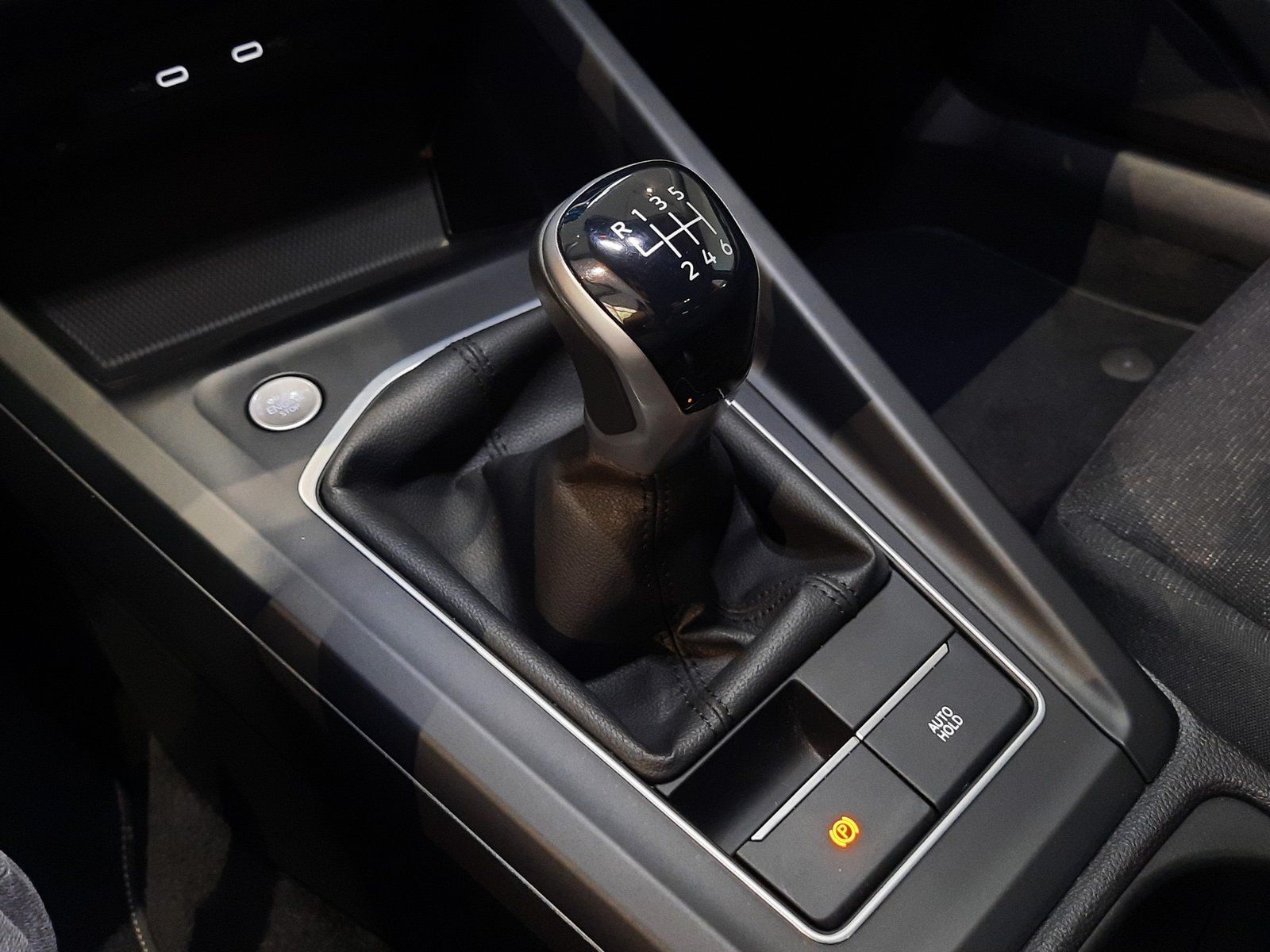 Fahrzeugabbildung Volkswagen Golf Variant Life TDI *Navi*Cam*LED*PDC*Sitzhzg*