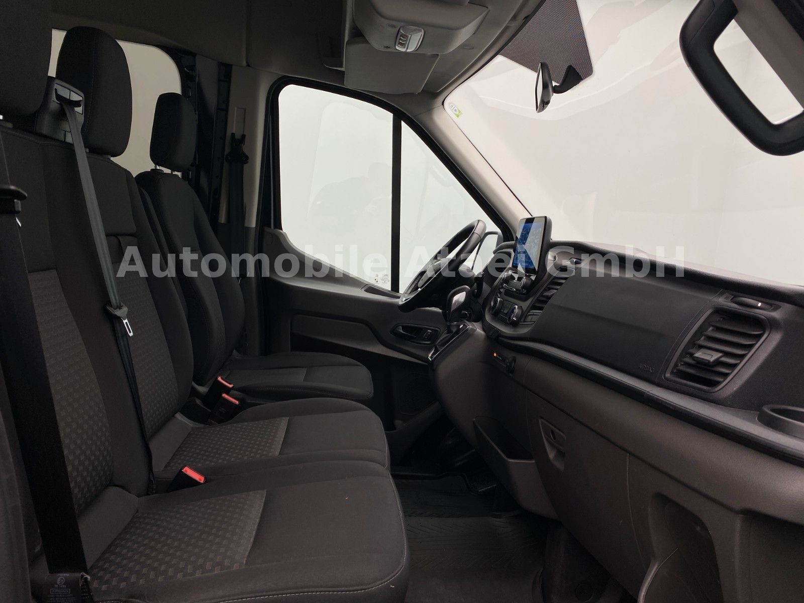 Fahrzeugabbildung Ford Transit 350 L3H2 Automatik *9-SITZE* NAVI (6329)