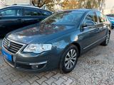 Volkswagen Passat*2.HD*Klima*SHZ*Memory*78.TKM*TÜV NEU - gebrauchte VW Passat aus dem Jahr 2009