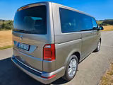 Volkswagen T6 Multivan mit 2 Schiebetüren - 7-Sitzer Vans mit Schiebetüren