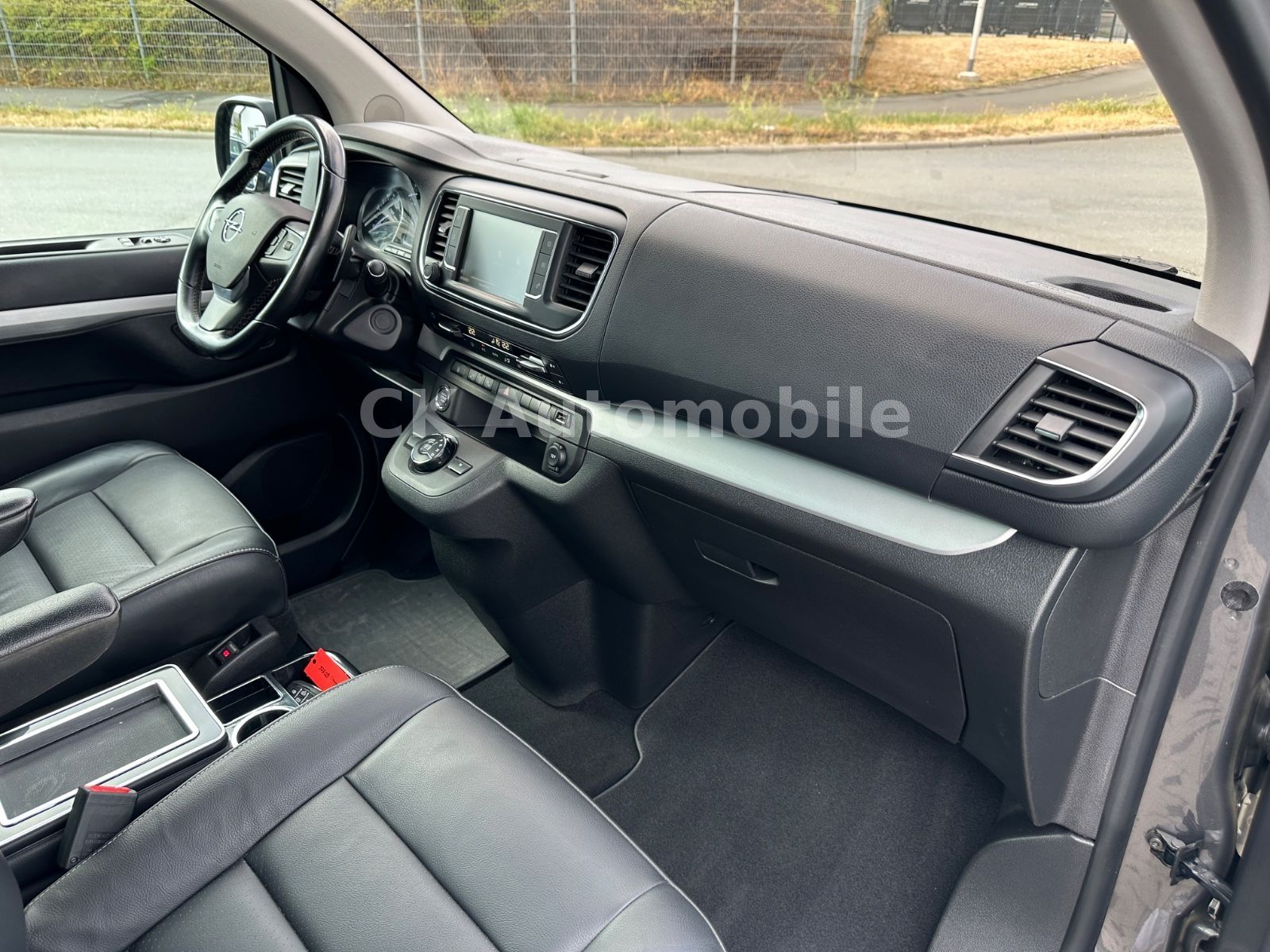 Fahrzeugabbildung Opel Zafira Life Elegance L/7 Sitze/Navi/Pano/LED/AHK