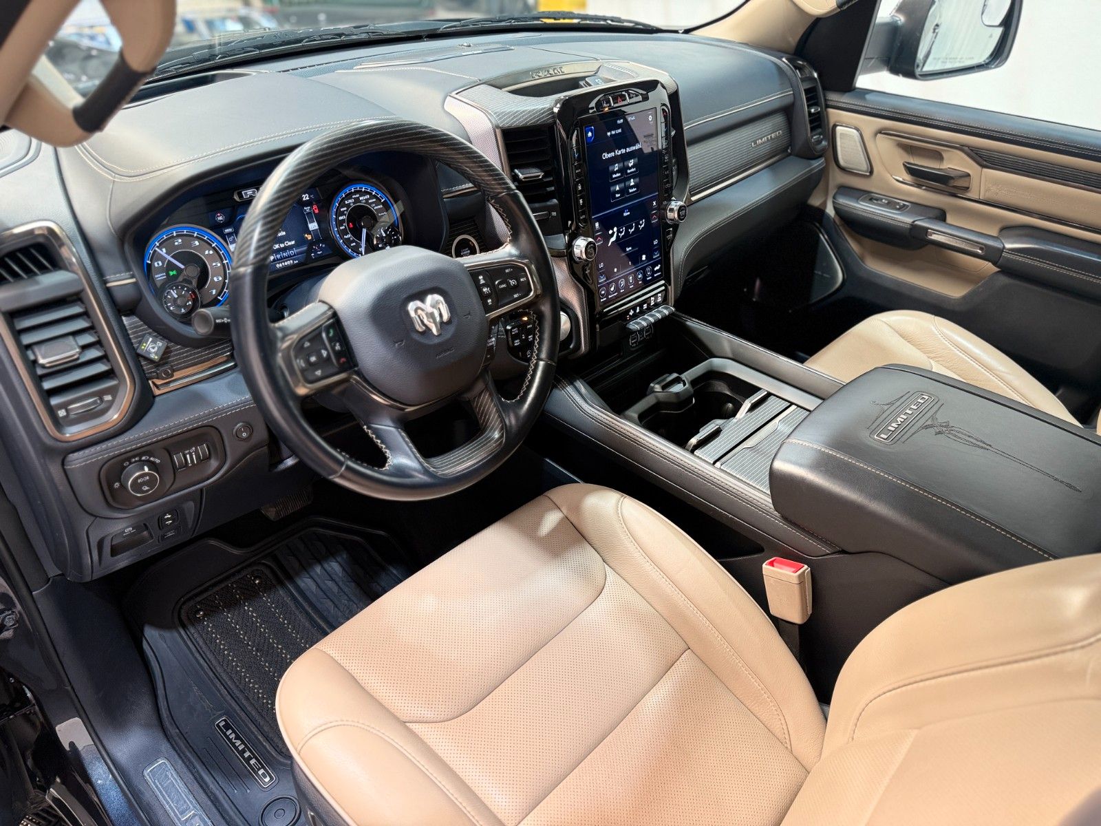Fahrzeugabbildung Dodge Limited / CREW CAB / 4x4 / Harman Kardon / 360°