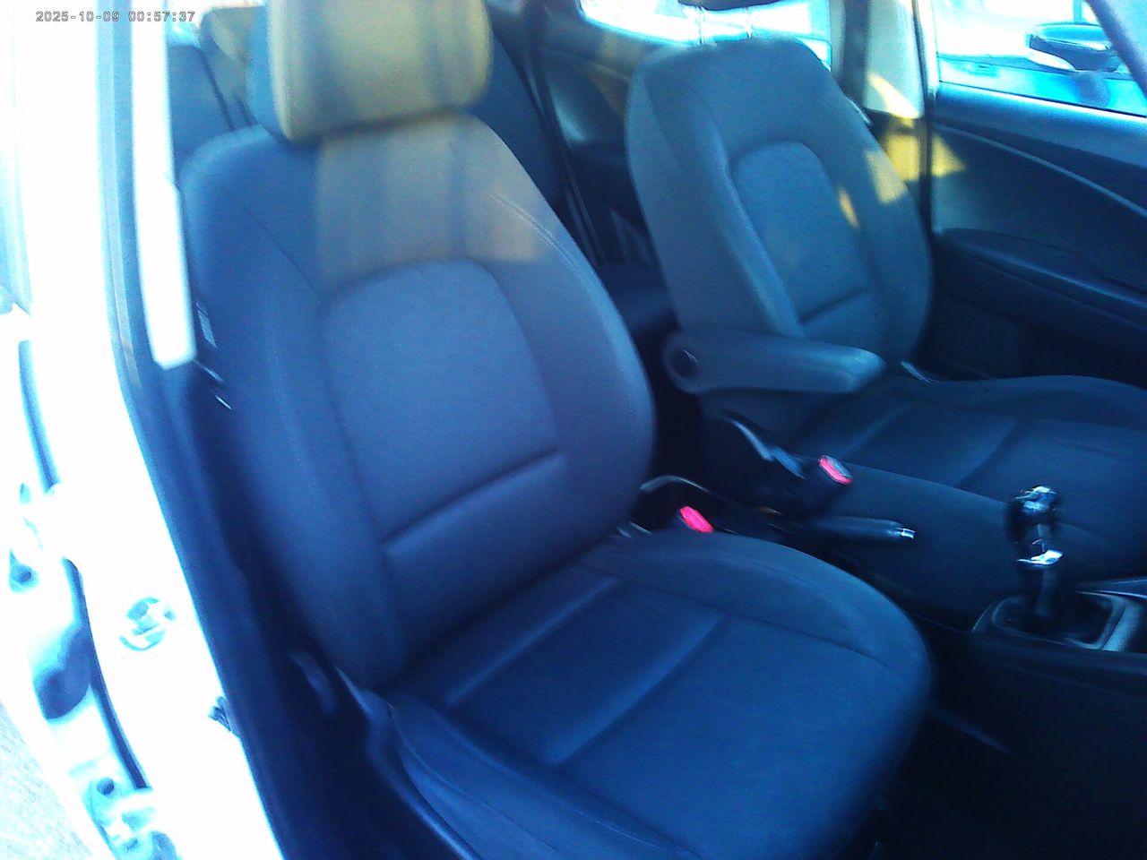Hyundai ix20 2011 — photo 9