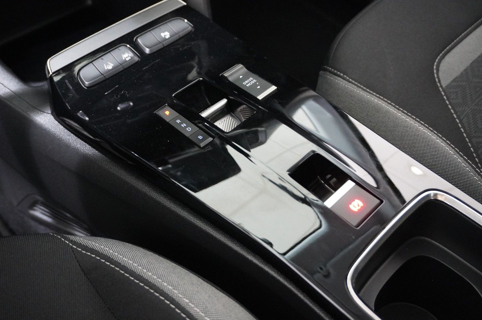 Fahrzeugabbildung Opel Mokka-e EDITION 3-PHASIG NAVI/LED/KAMERA/SH/DAB+