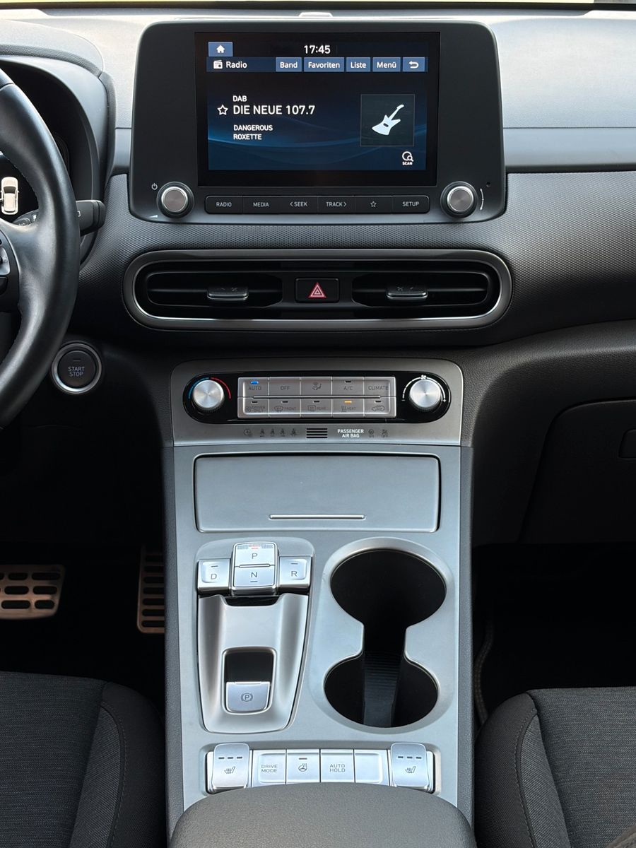 Fahrzeugabbildung Hyundai KONA E Select SHZ LHZ LKA LFA ACC Navi CarPlay