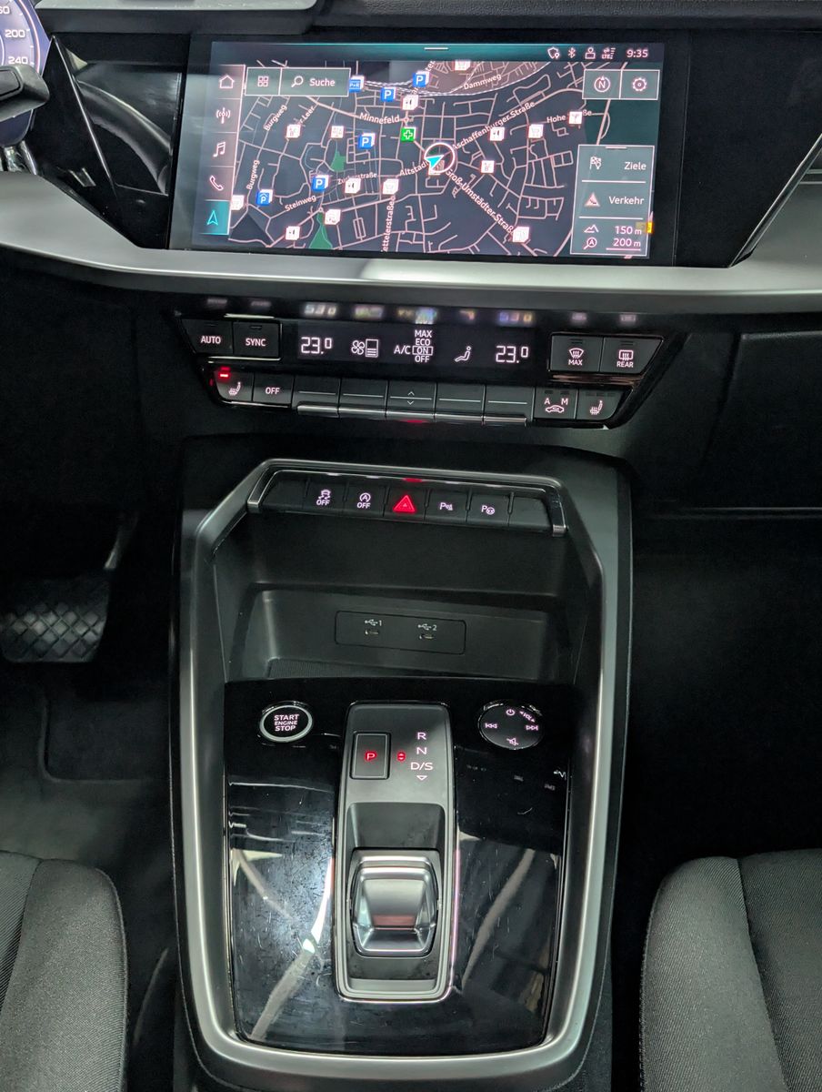 Fahrzeugabbildung Audi A3 30 TDI S-Line VIRT KAM LED SHZ APP NAVI 17"